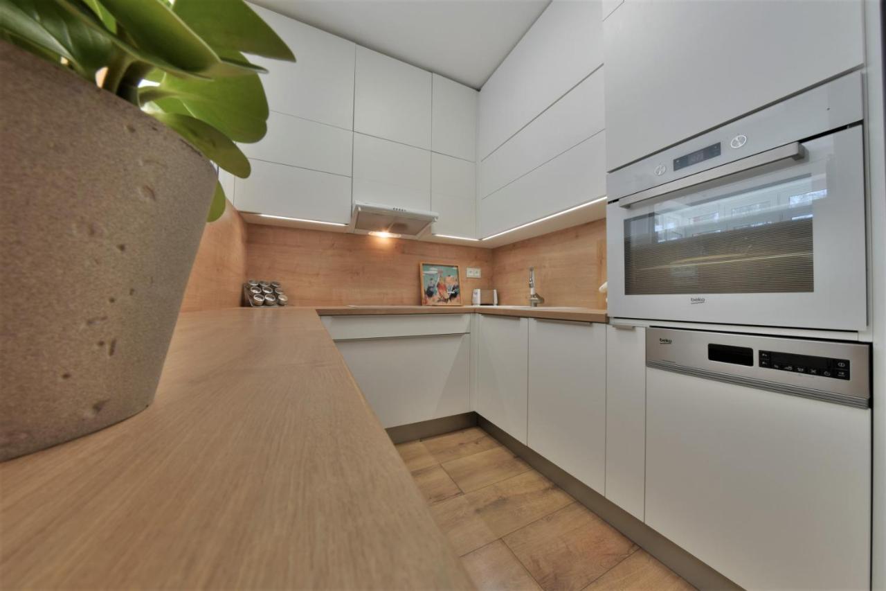 Big 75M2 Next To Opera Building In Direct Centrum, Air-Conditioned, Balcony, 24H Self Checking Banska Bystrica Exterior photo