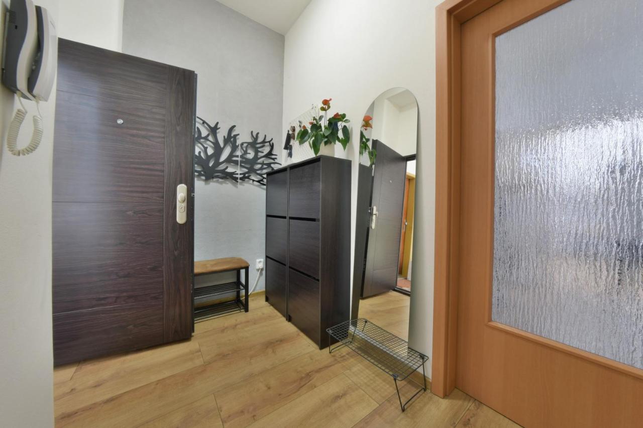 Big 75M2 Next To Opera Building In Direct Centrum, Air-Conditioned, Balcony, 24H Self Checking Banska Bystrica Exterior photo